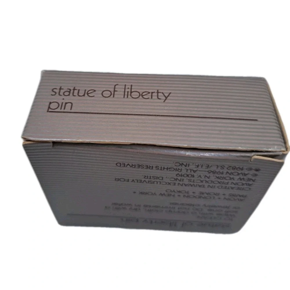 Vintage 1982 Patriotic Bow USA Statue Of Liberty Centennial New York Lapel Pin